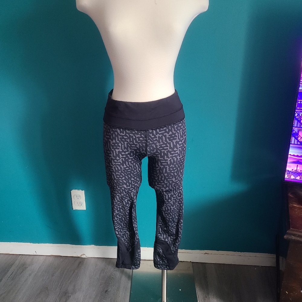 Lululemon Inspire Crop Luxtreme Net Pop Black Capri Leggings Size 4